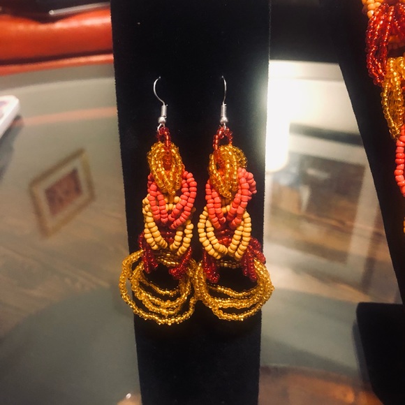 Beautiful braided necklace and earring set - Picture 4 of 4